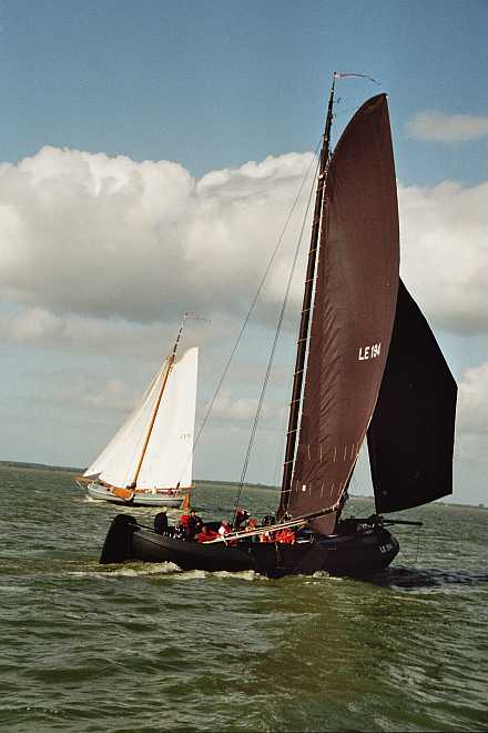 LE194  Dames nog &eacute;&eacute;n ronde.